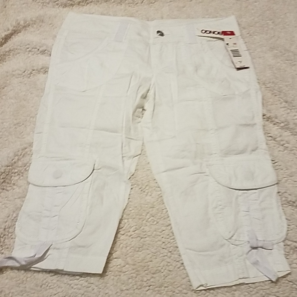 Nwt Juniors white capris